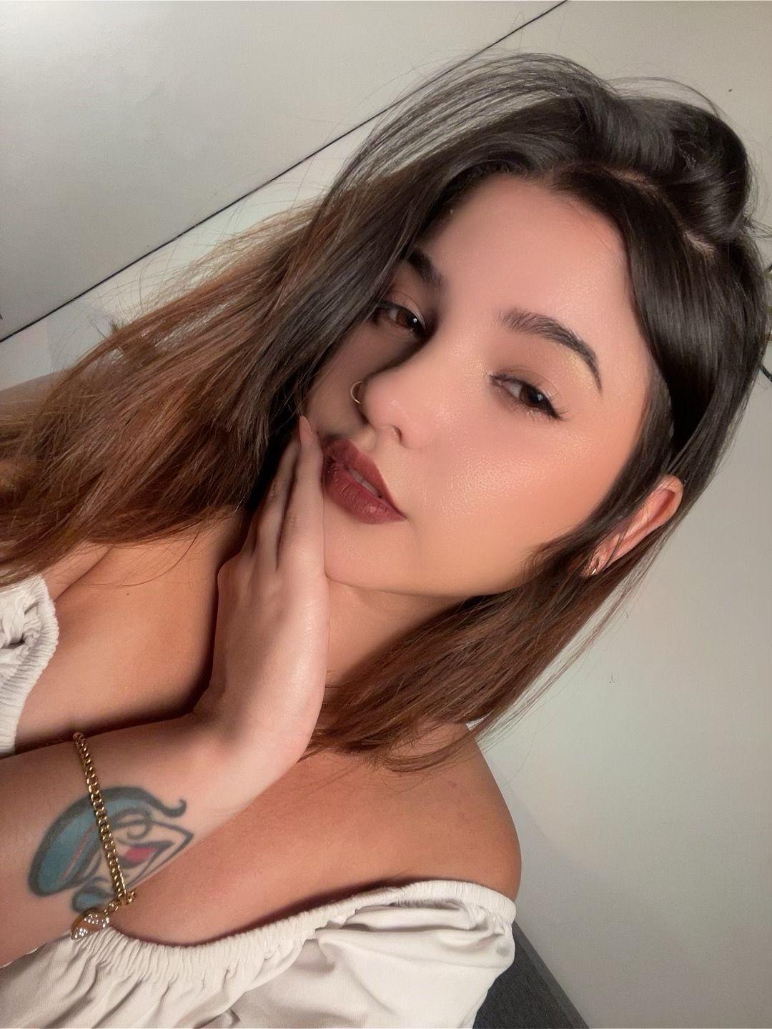 Miaaa_castillo webcam model