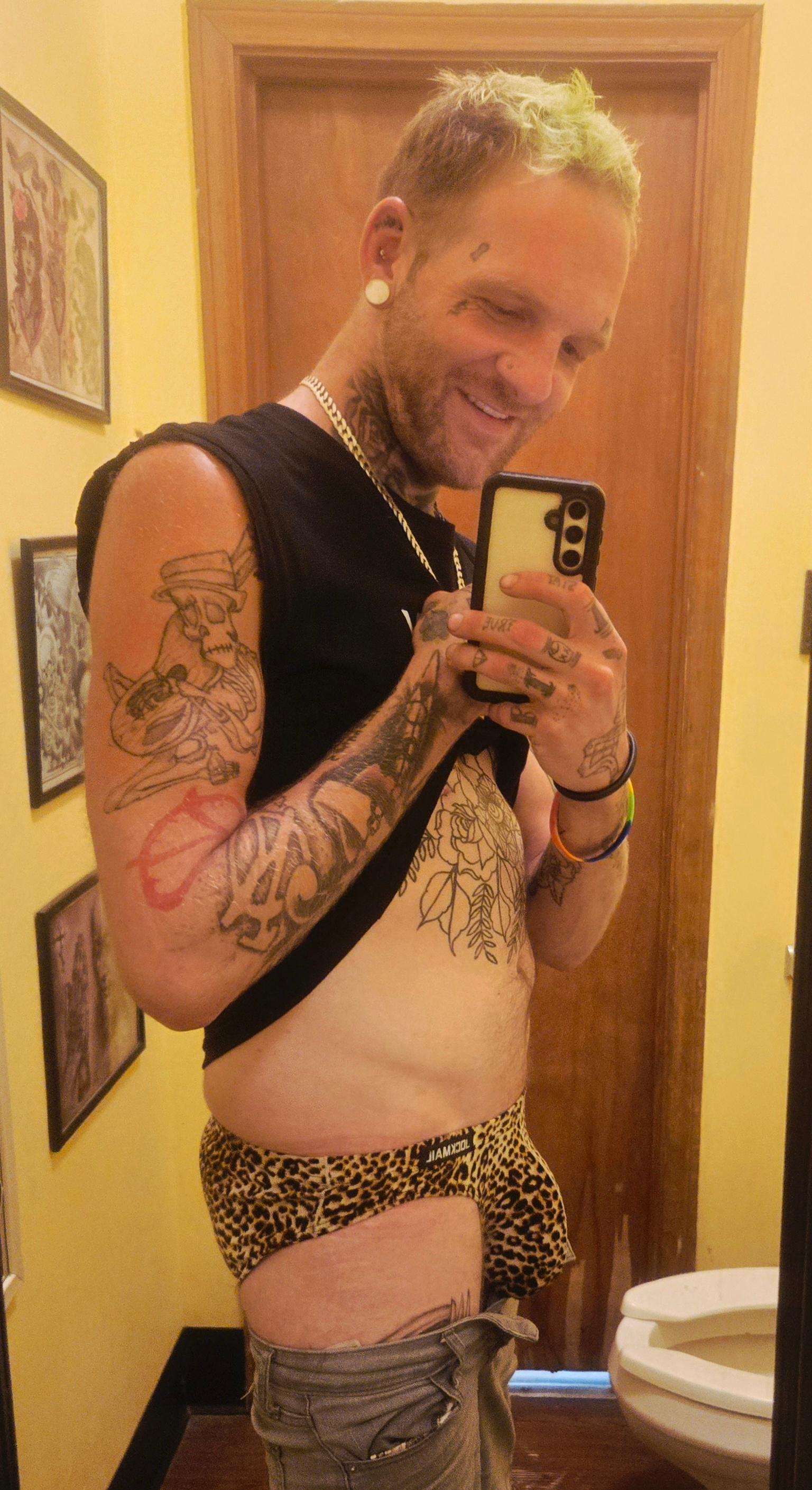 tattoosntrouble from cam4