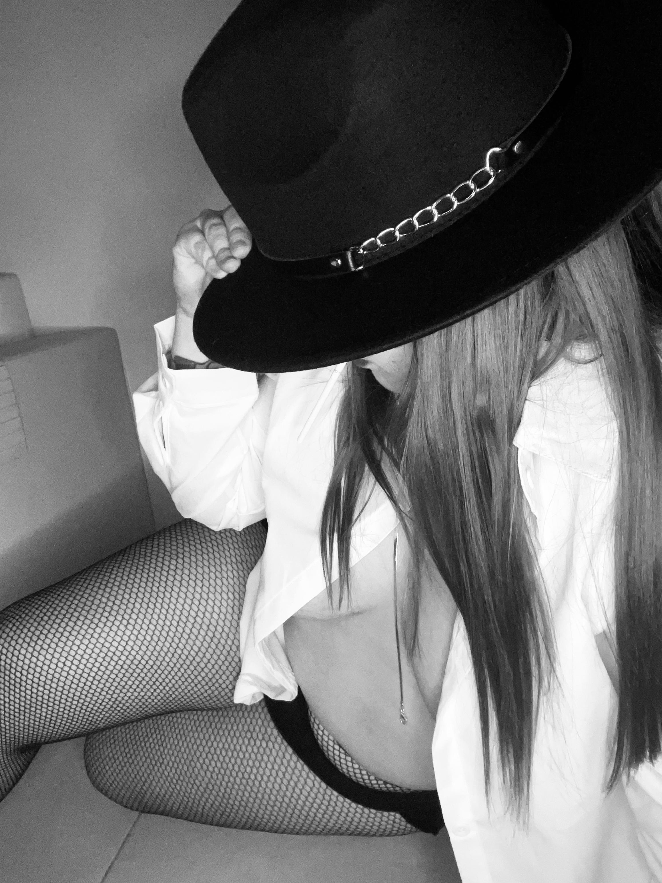 CokineCharlotte webcam model