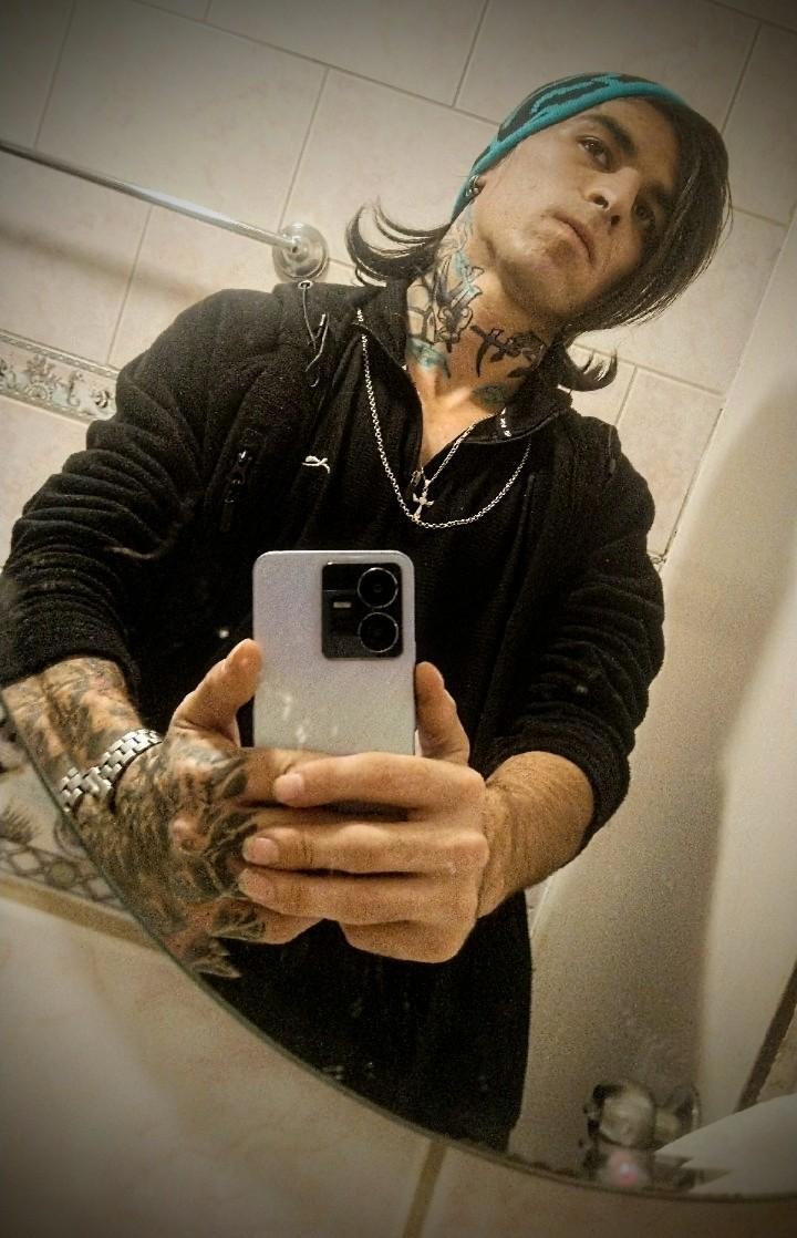 dannyskull95 from cam4