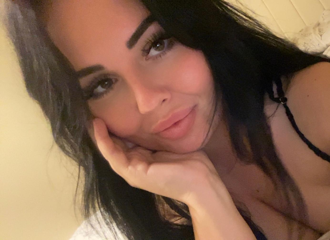 hot_honey_mila from cam4