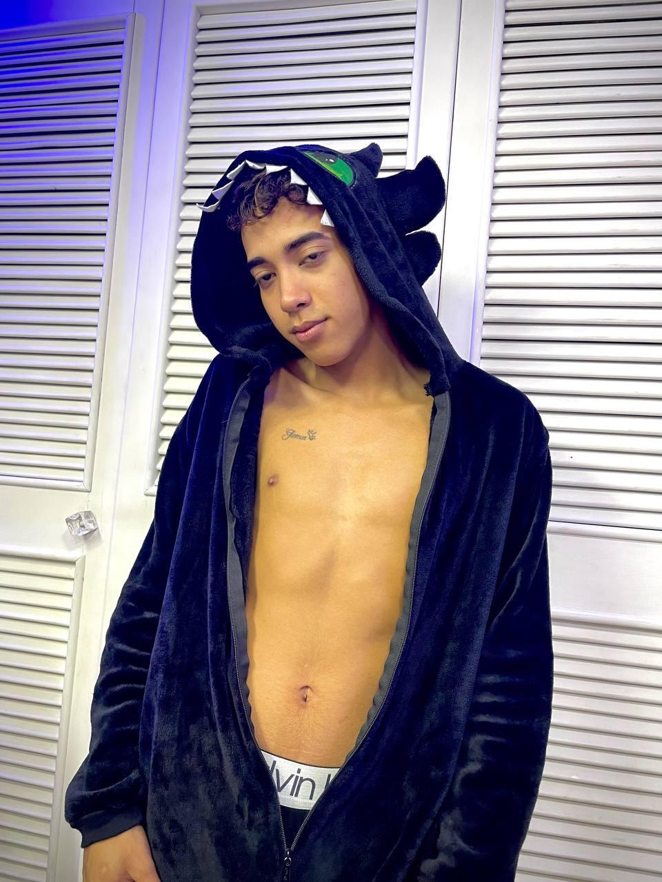PoisonGuys photo 4 - male webcam performer from United States