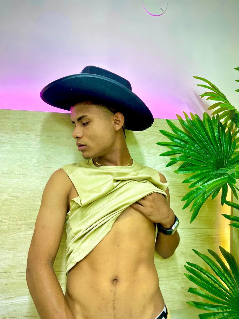 Bi_Loverss photo 2 - shemale webcam performer from United States