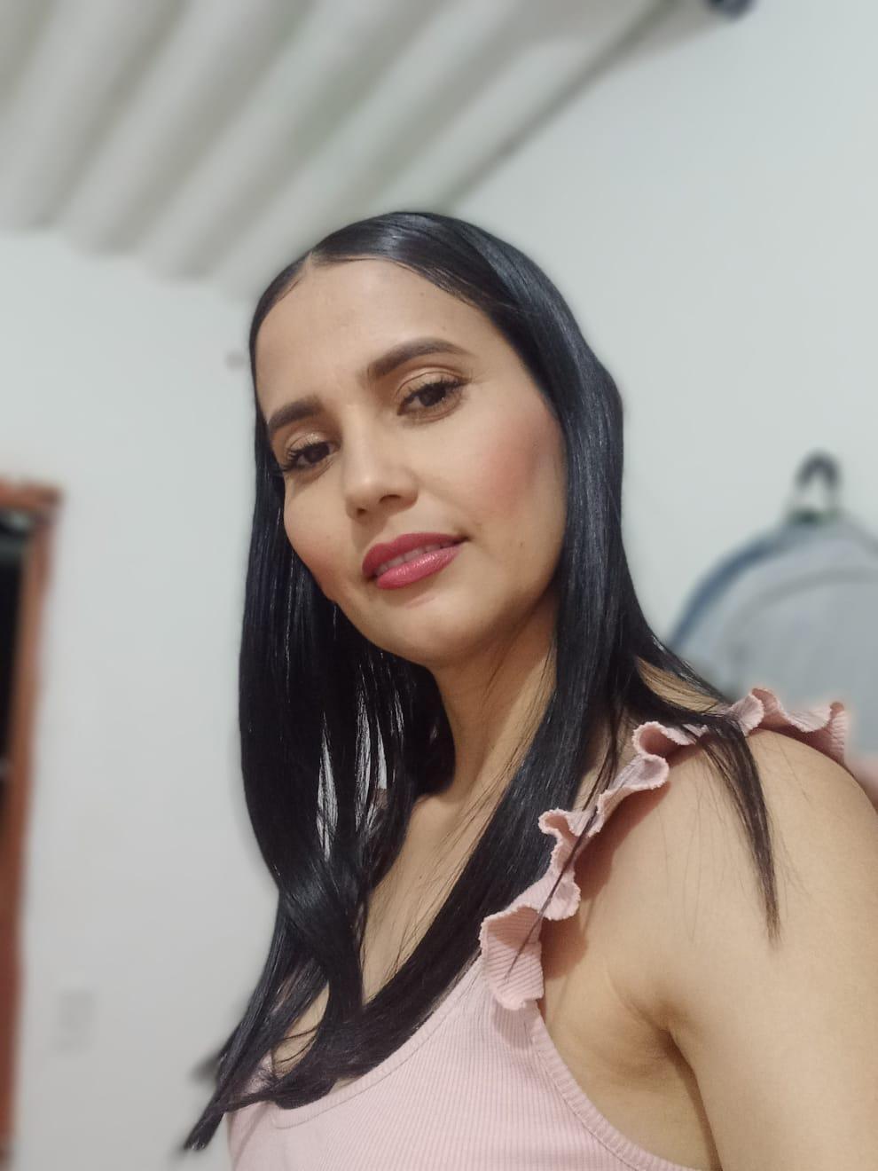 MilfMai - female webcam performer from Colombia, 35 years old