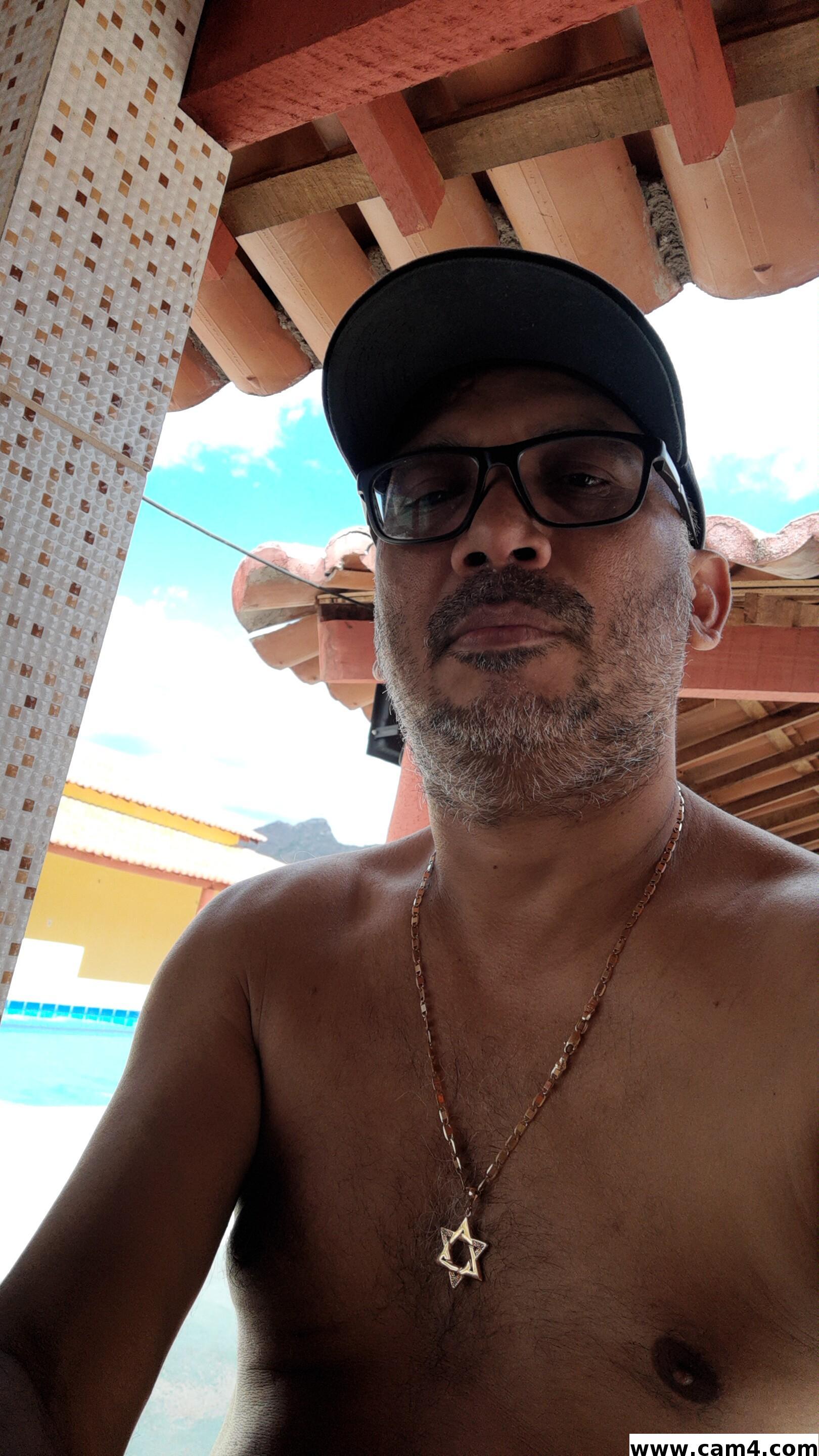 ivannfilhoo from cam4