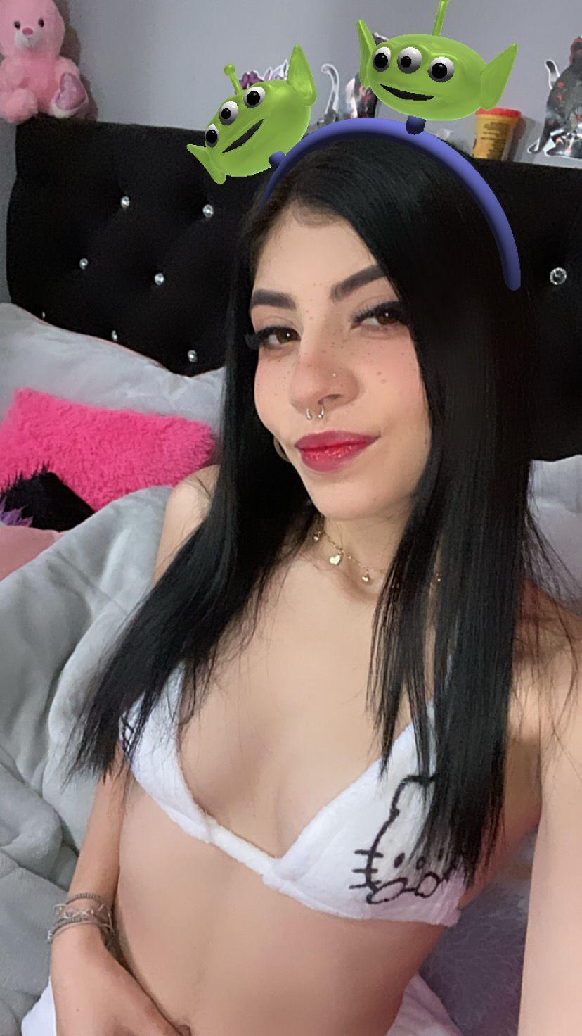 Snow_Whitee webcam model