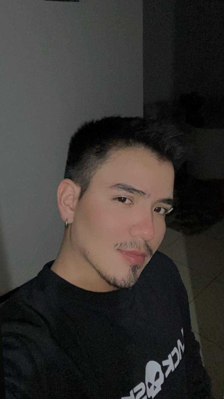 Felipesennahot Live Cam on Cam4 and RICams