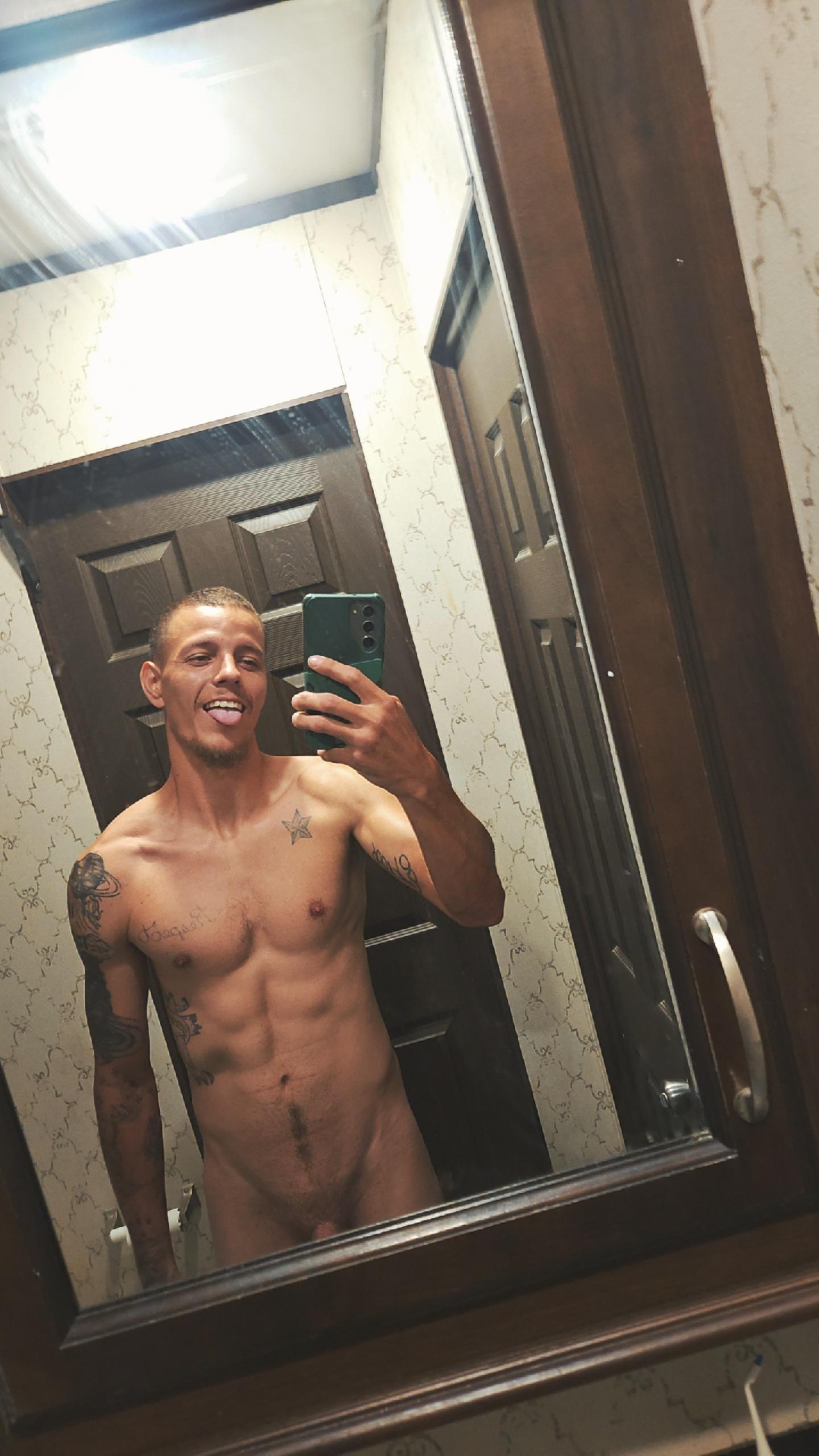Lilmuz420 - male webcam performer from United States, 29 years old