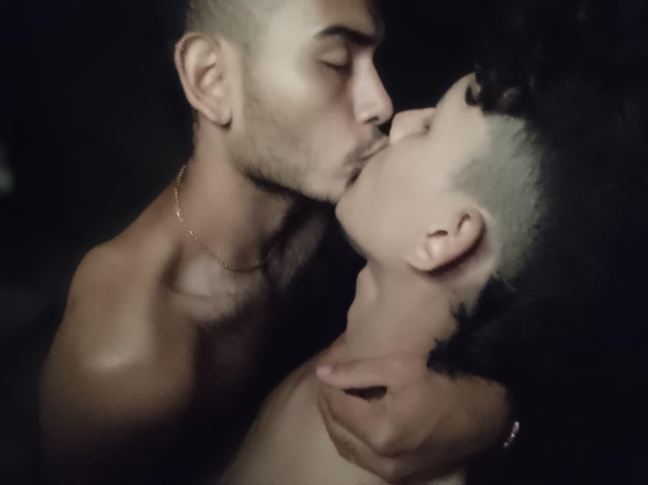 ALENDERS - male webcam performer from Colombia, 18 years old