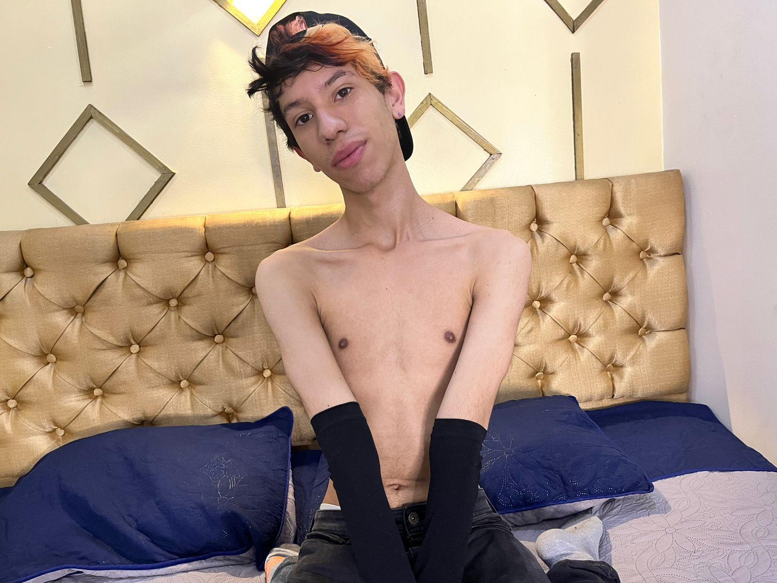 cupcakeeboy from cam4
