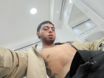 phoeniix19 from cam4