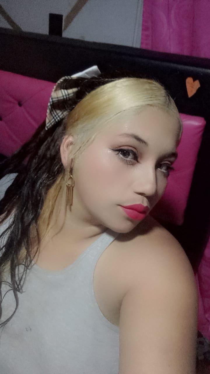 SalomeHotty - female webcam performer from Spain, 26 years old
