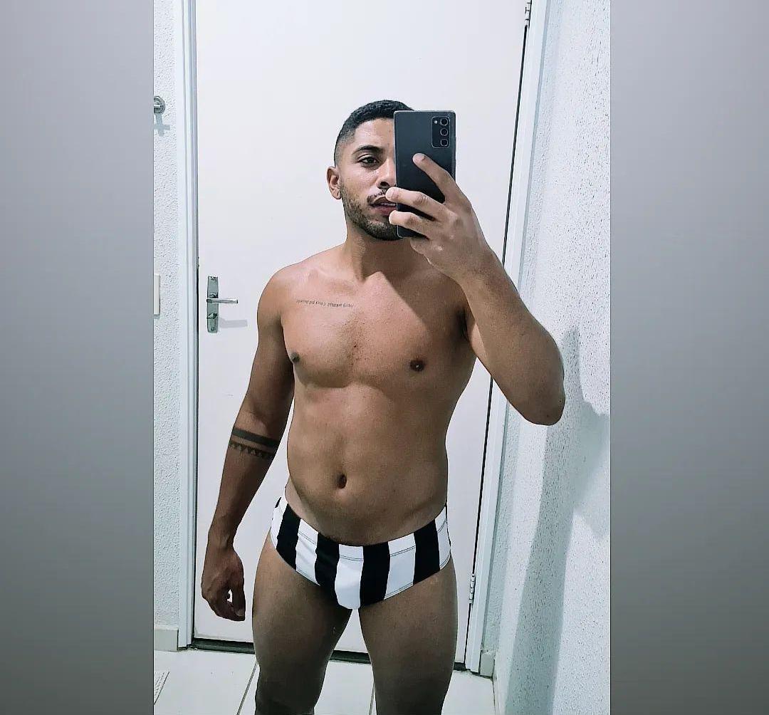 Goldenzin - male webcam performer from Brazil, 30 years old