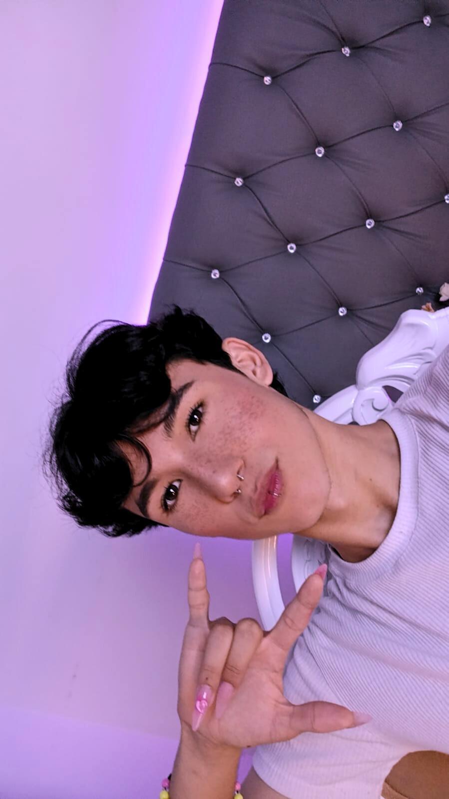 jullian_ from cam4
