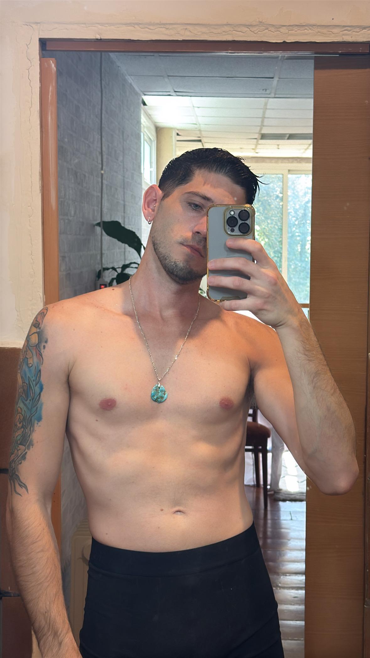 guapotravieso19 webcam model