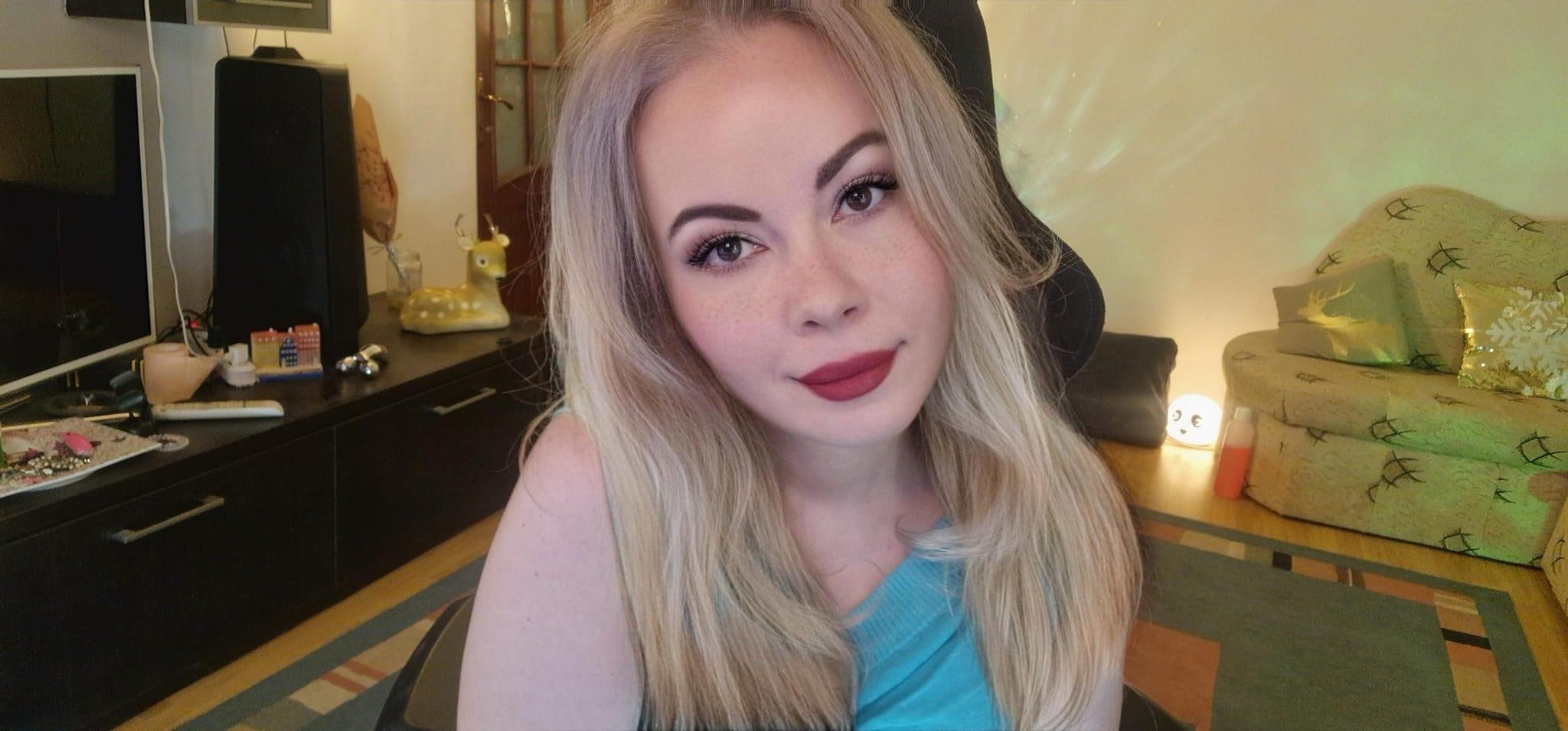 hotlynn42 from cam4