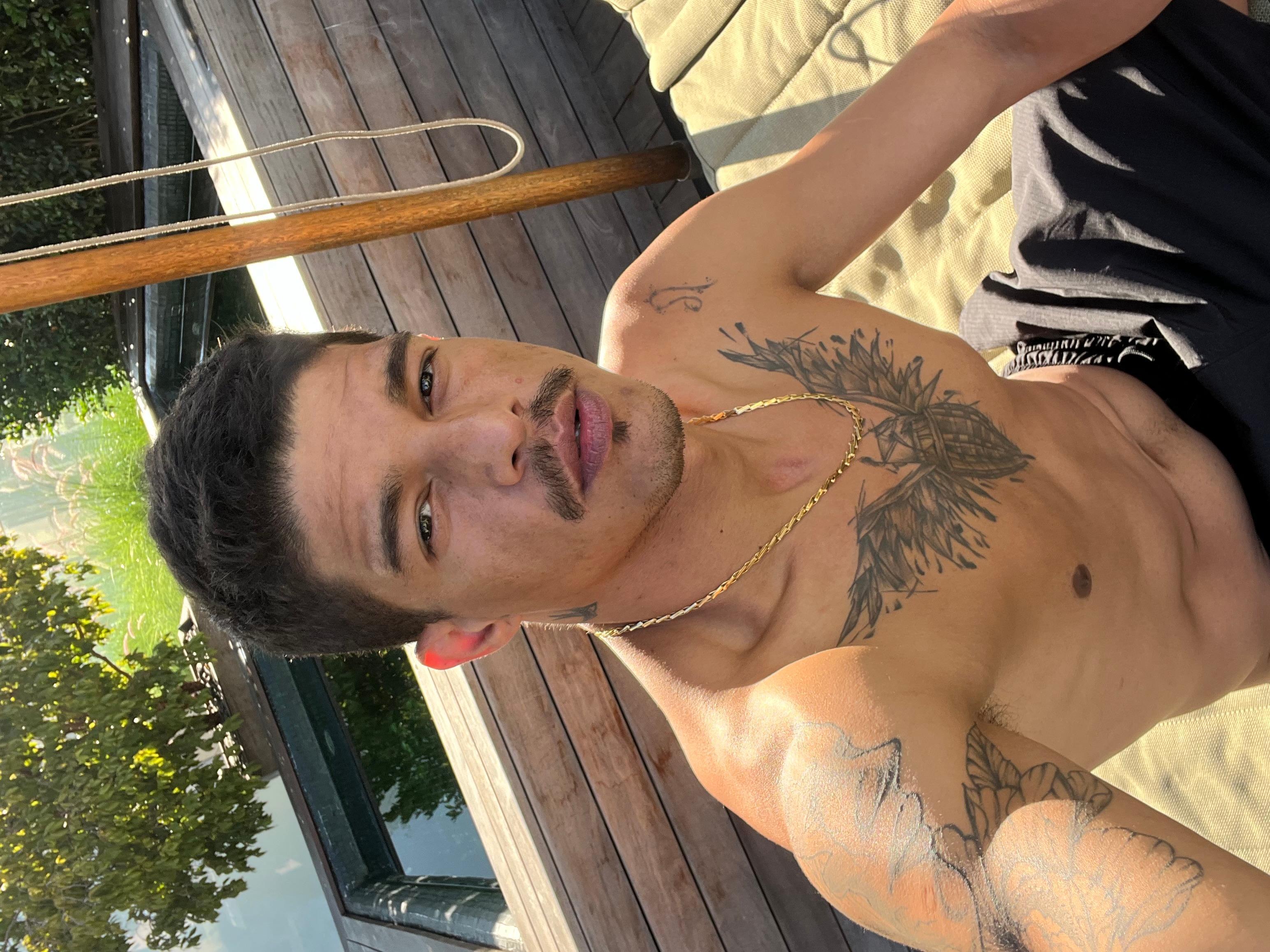 dvamador from cam4
