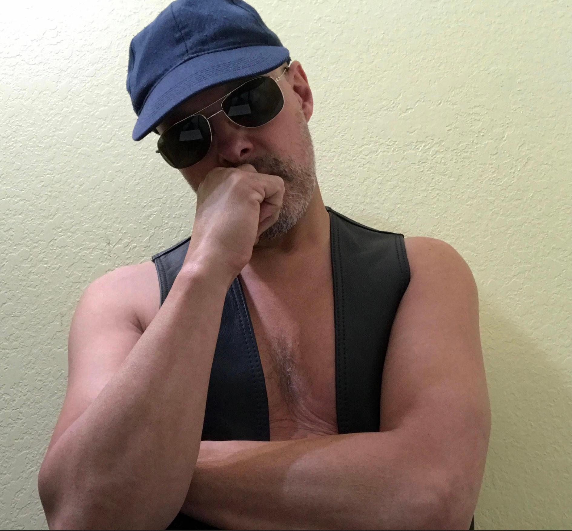 nhotelbtfckr from cam4