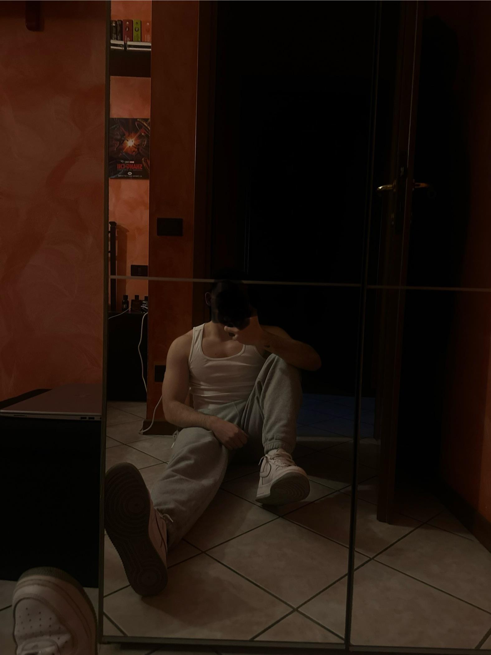 MrCazzone01 webcam model