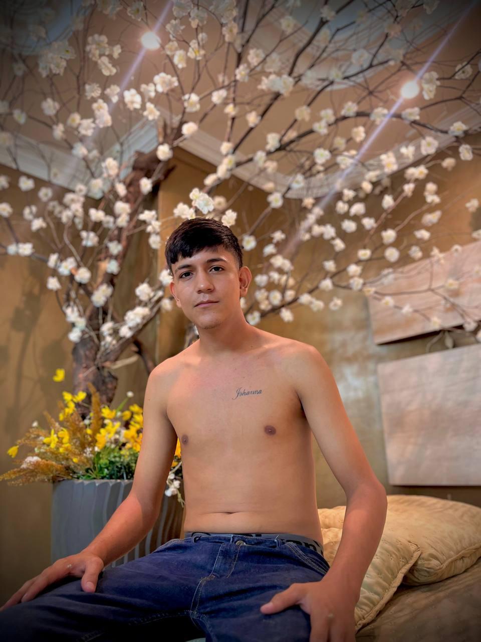 fucking_lovee from cam4