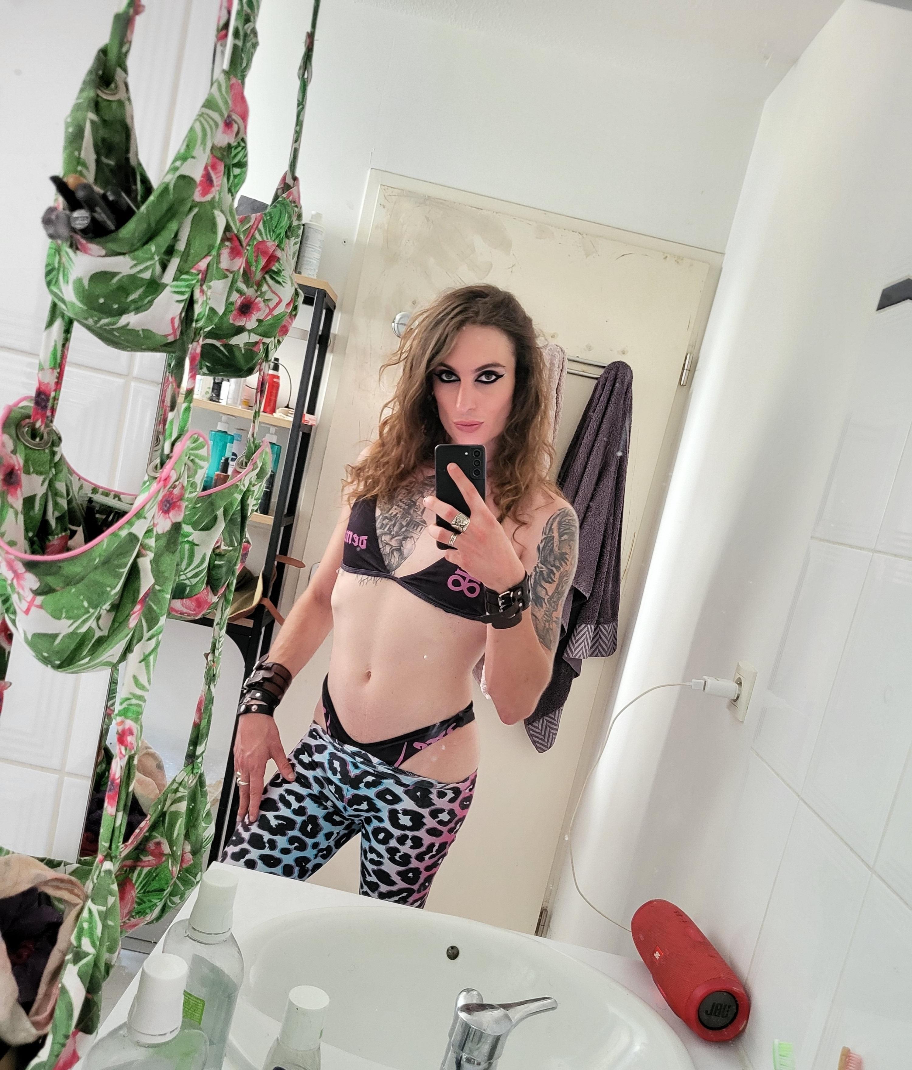 BerzerkDoll photo 4 - shemale webcam performer from France