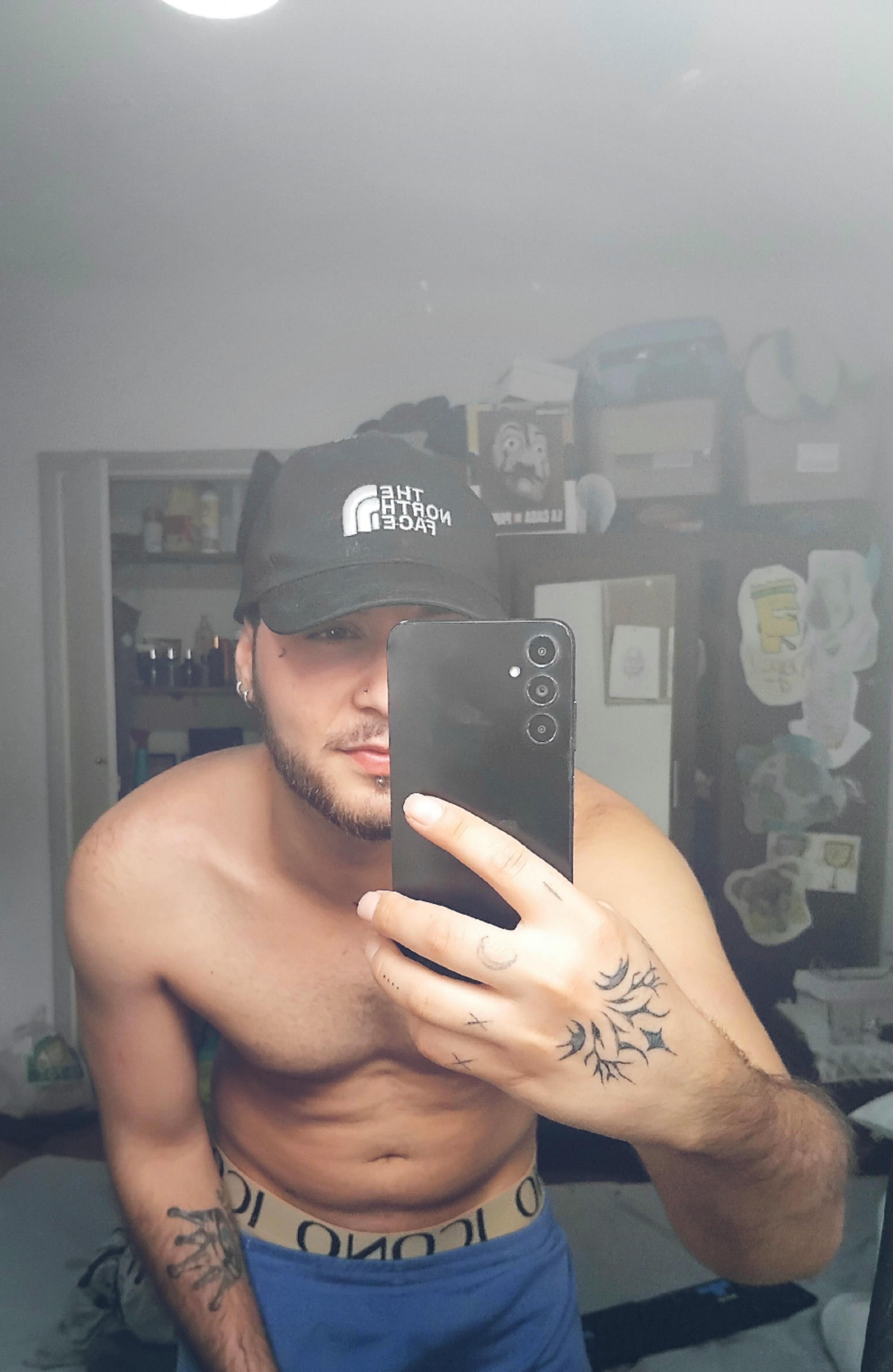 Purofuego22 webcam model