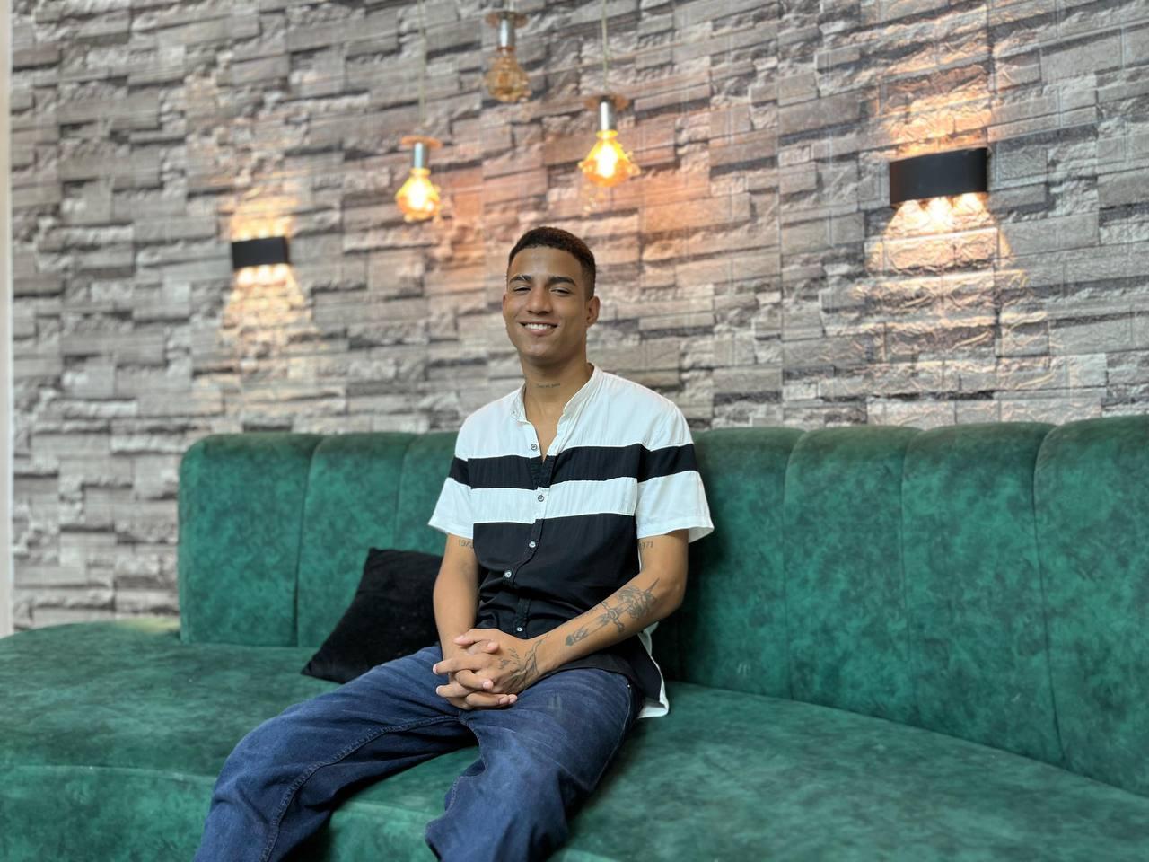 Bi_Loverss photo 1 - shemale webcam performer from United States