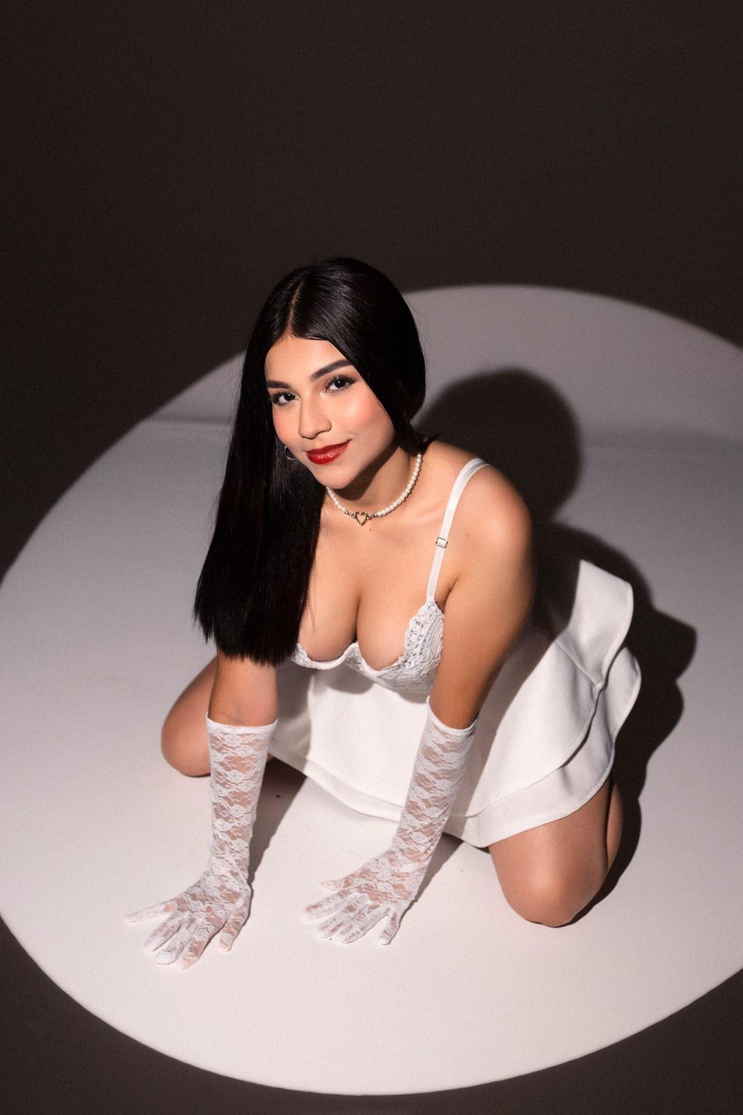 AriAddams photo 4 - female webcam performer from Colombia