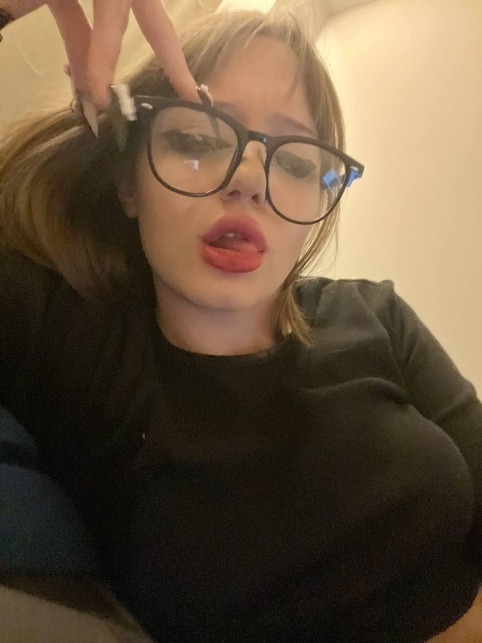 CelinaKeedah photo 2 - female webcam performer from France