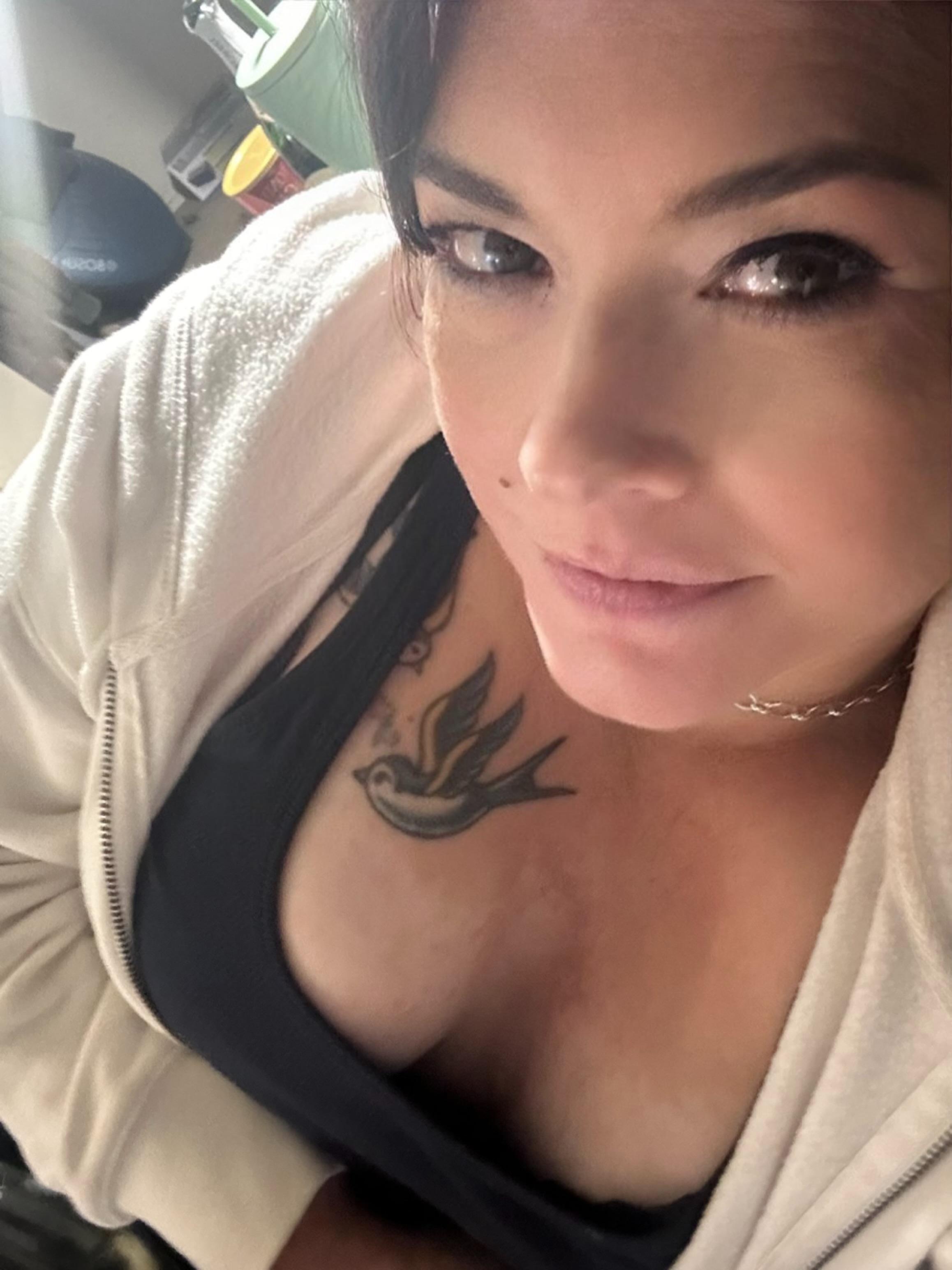 HisAdoredWhore webcam model