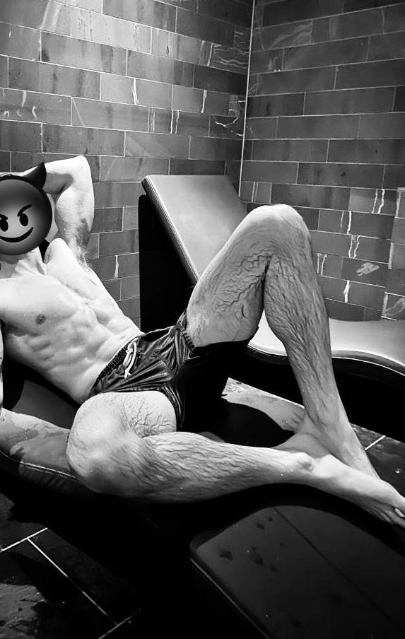 naughtynoah555 from cam4