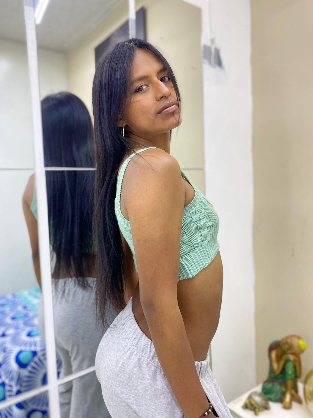 enyelin - shemale webcam performer from Colombia, 22 years old