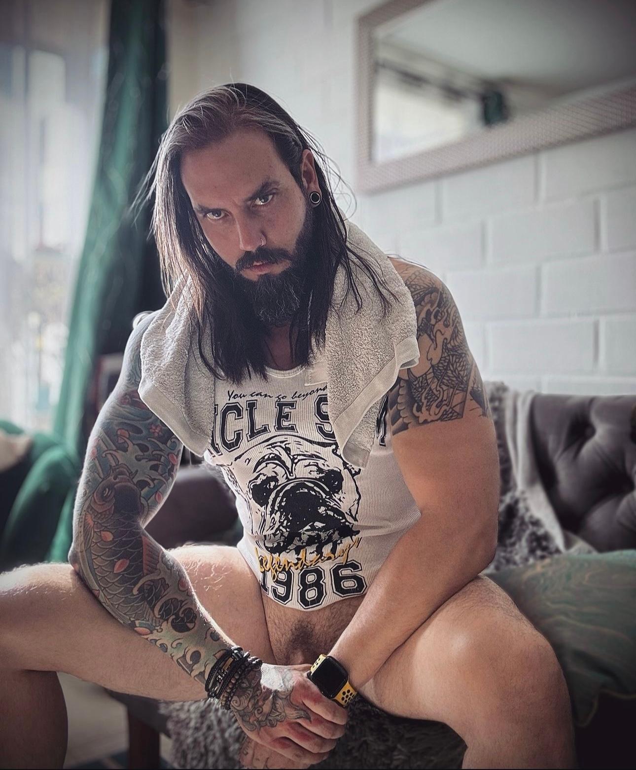 Max_Ferrari Live Cam on Cam4 and RICams