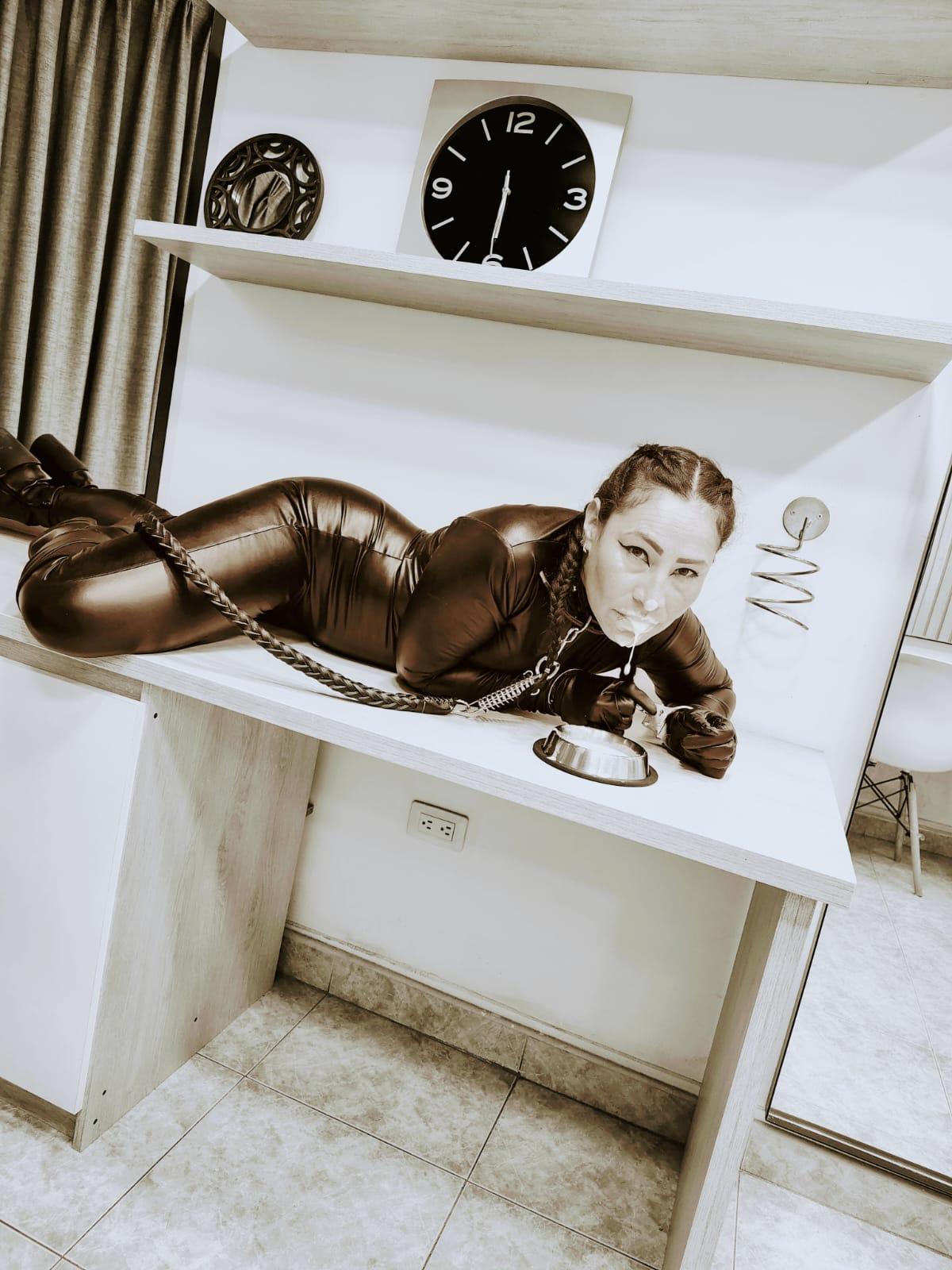 molenna_queenn webcam model