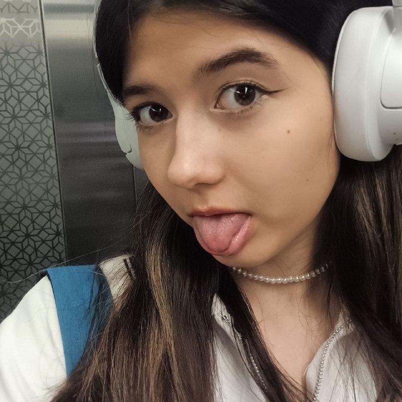 HildFrankson webcam model