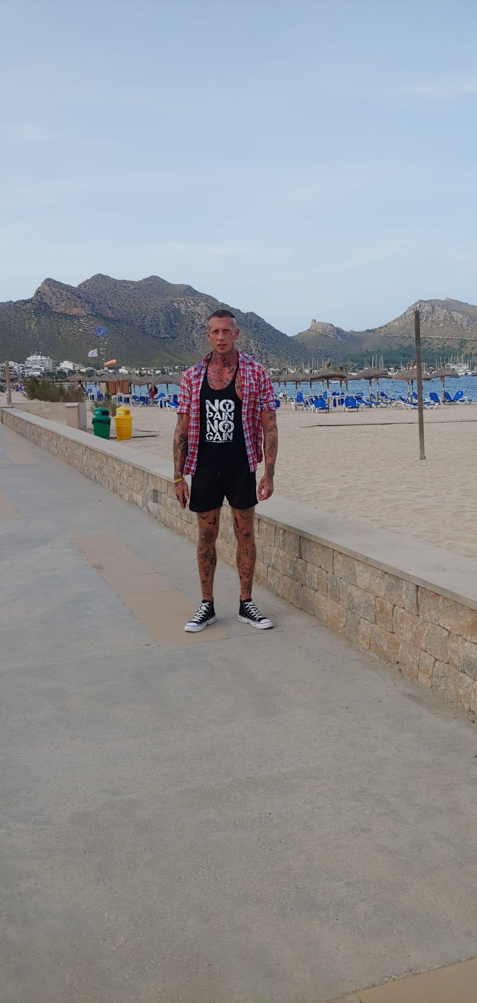 Ianlowe photo 3 - male webcam performer from United Kingdom