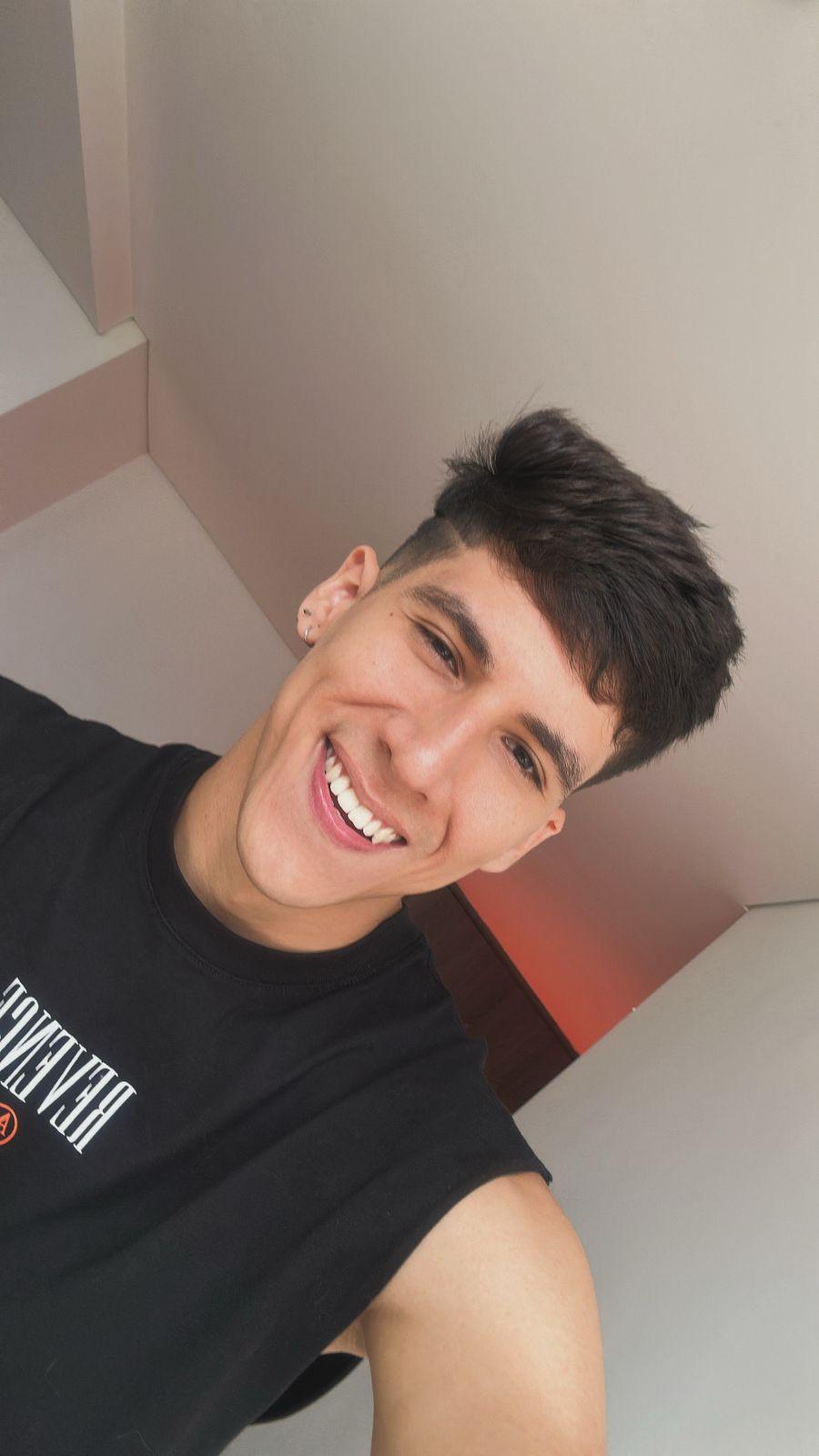 alan_phoenix from cam4